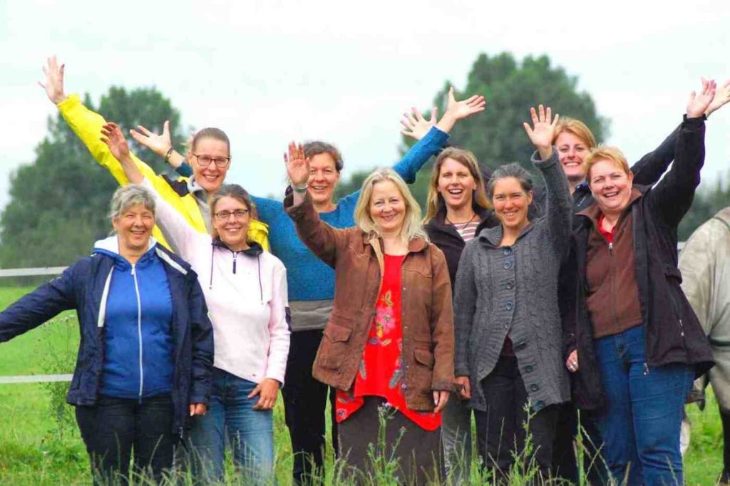 Erfahre eine transformative Ausbildung bei unseren inspirierenden Mastercoaches. Tauche ein in die Hero's Journey und stärke die Verbindung zwischen Mensch und Pferd.